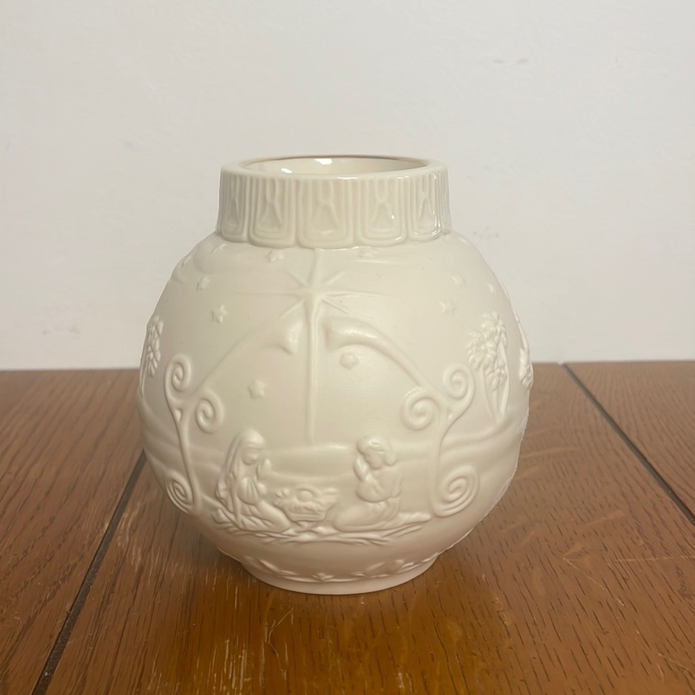 Lenox Ornamental Glow Nativity Tea Light Holder